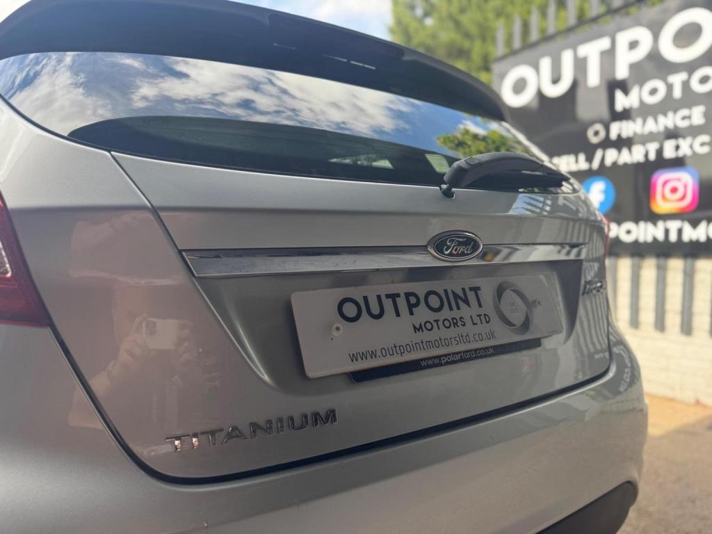 FORD FIESTA 1.4 Titanium 5dr 2011