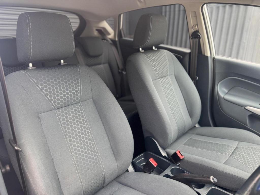 FORD FIESTA 1.4 Titanium 5dr 2011