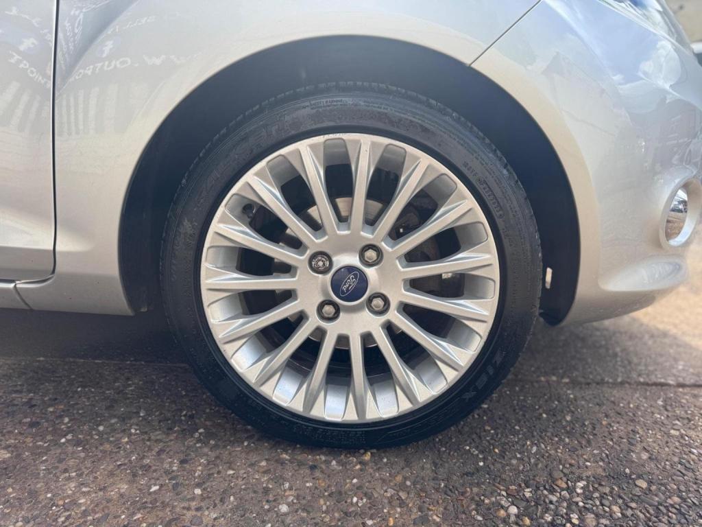 FORD FIESTA 1.4 Titanium 5dr 2011