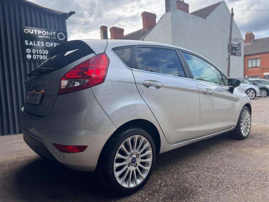 FORD FIESTA 1.4 Titanium 5dr 2011