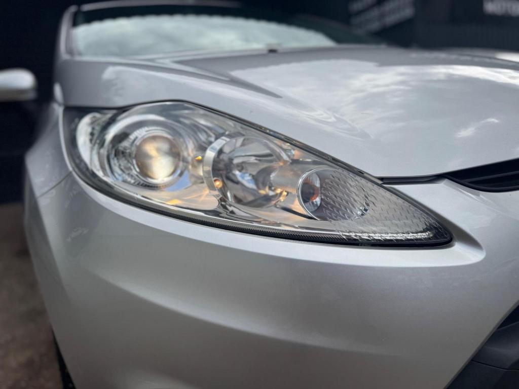 FORD FIESTA 1.4 Titanium 5dr 2011