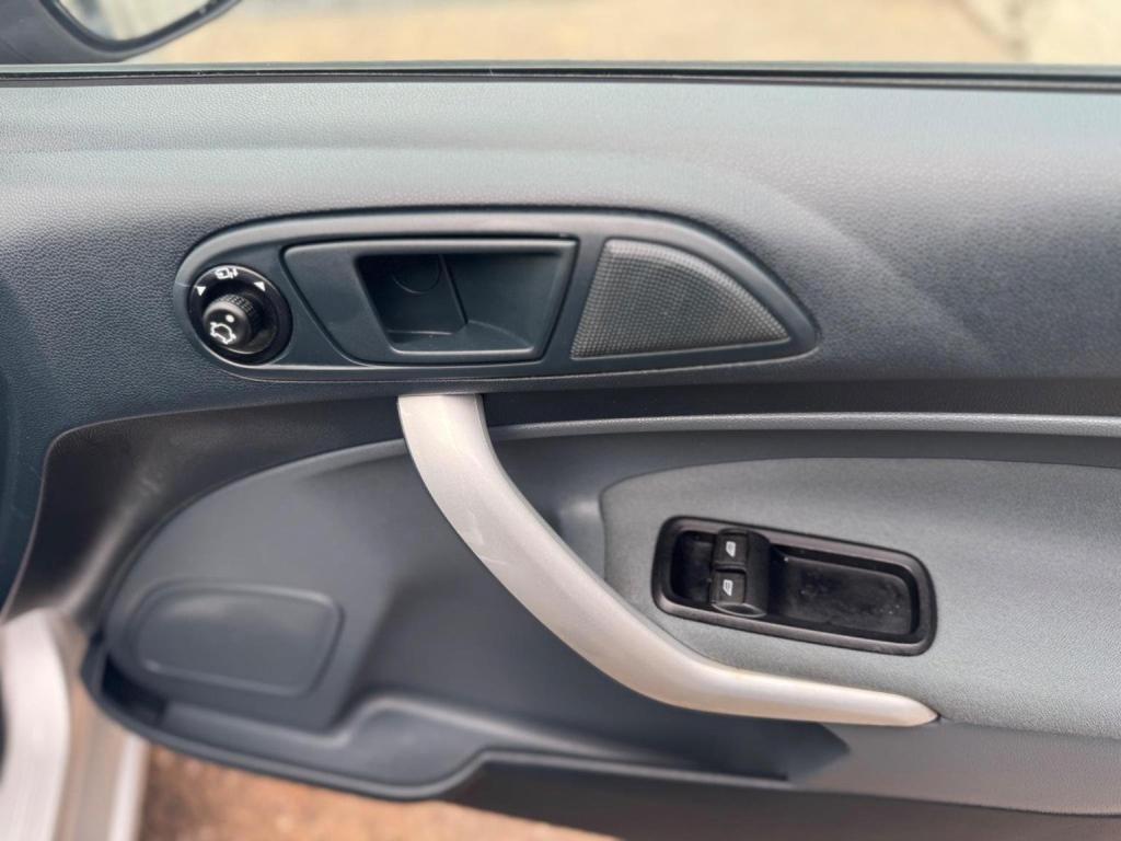 FORD FIESTA 1.4 Titanium 5dr 2011