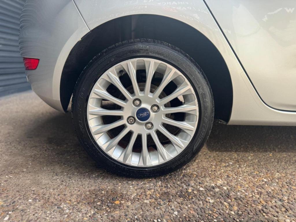 FORD FIESTA 1.4 Titanium 5dr 2011