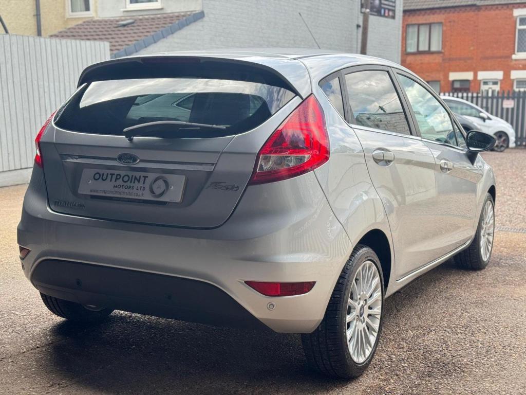 FORD FIESTA 1.4 Titanium 5dr 2011