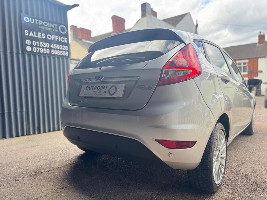 FORD FIESTA 1.4 Titanium 5dr 2011