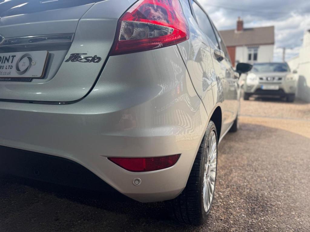 FORD FIESTA 1.4 Titanium 5dr 2011