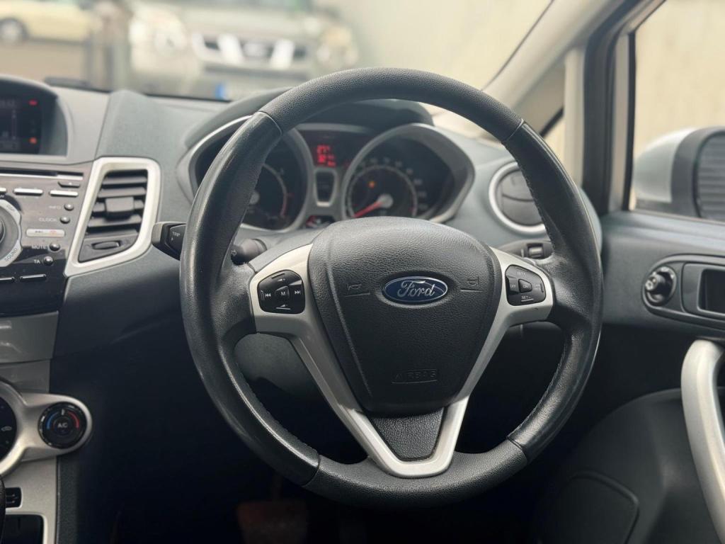 FORD FIESTA 1.4 Titanium 5dr 2011