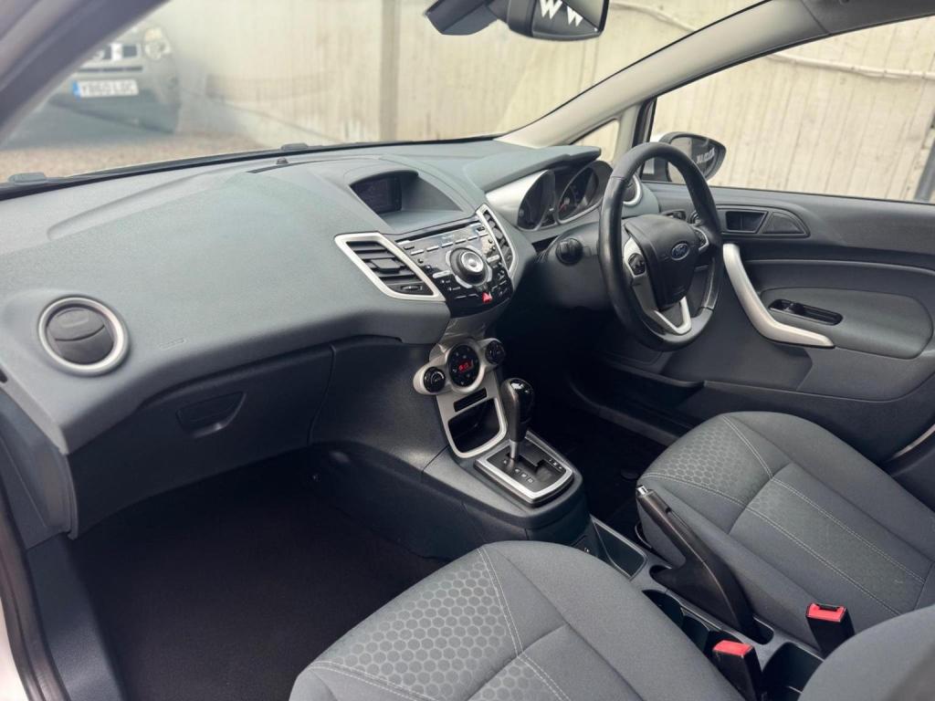 FORD FIESTA 1.4 Titanium 5dr 2011