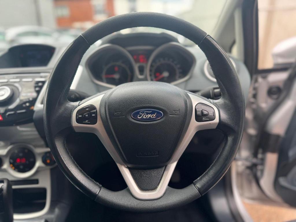 FORD FIESTA 1.4 Titanium 5dr 2011