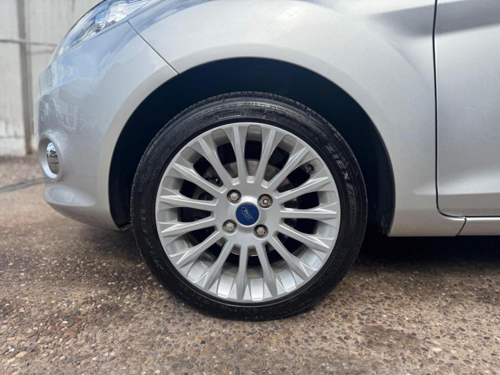FORD FIESTA 1.4 Titanium 5dr 2011