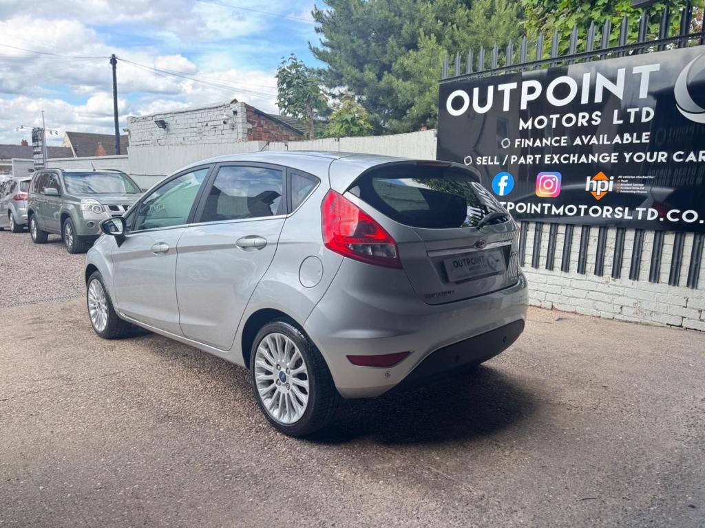 FORD FIESTA 1.4 Titanium 5dr 2011