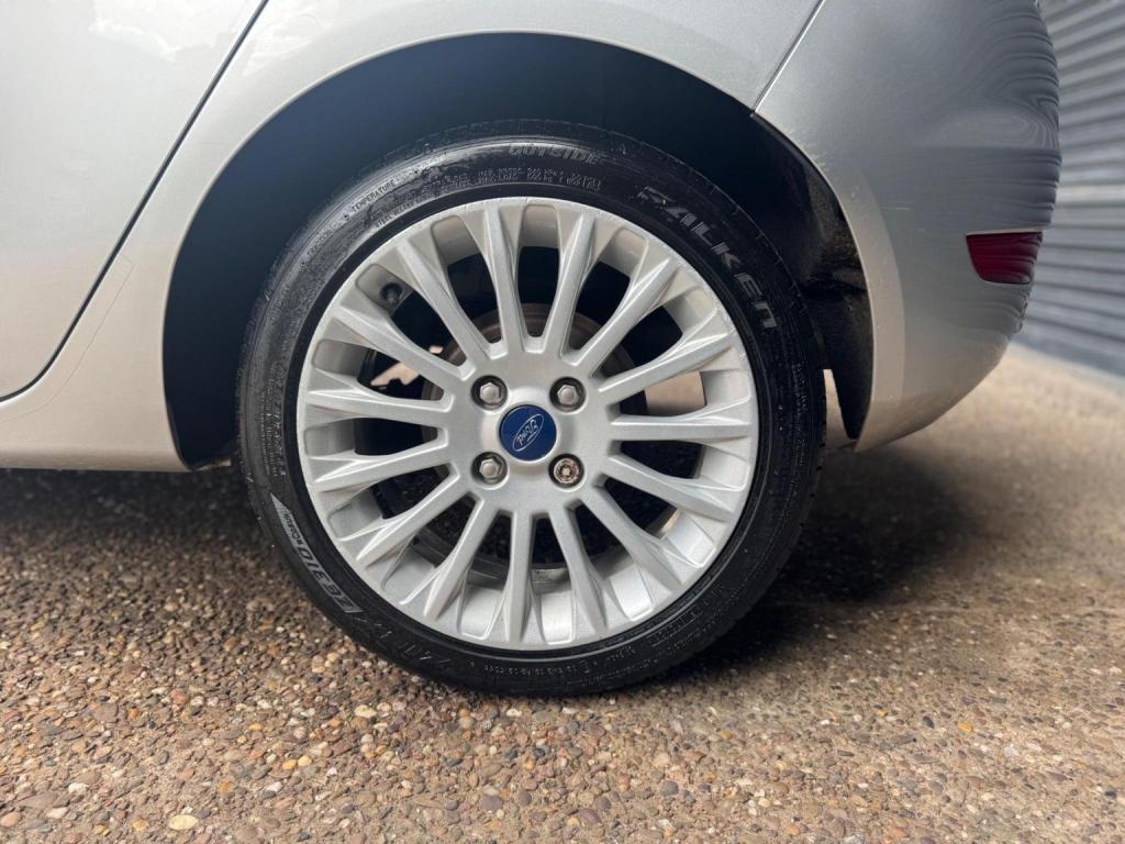 FORD FIESTA 1.4 Titanium 5dr 2011