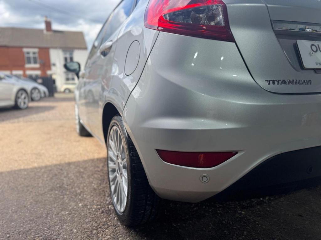 FORD FIESTA 1.4 Titanium 5dr 2011