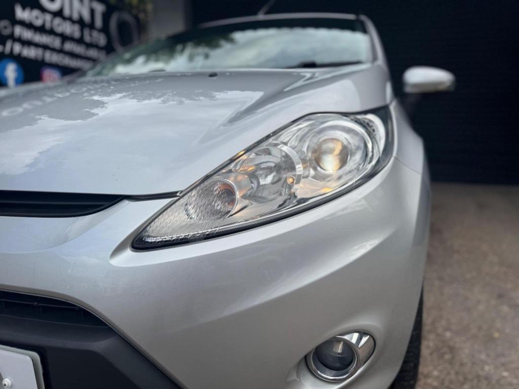 FORD FIESTA 1.4 Titanium 5dr 2011