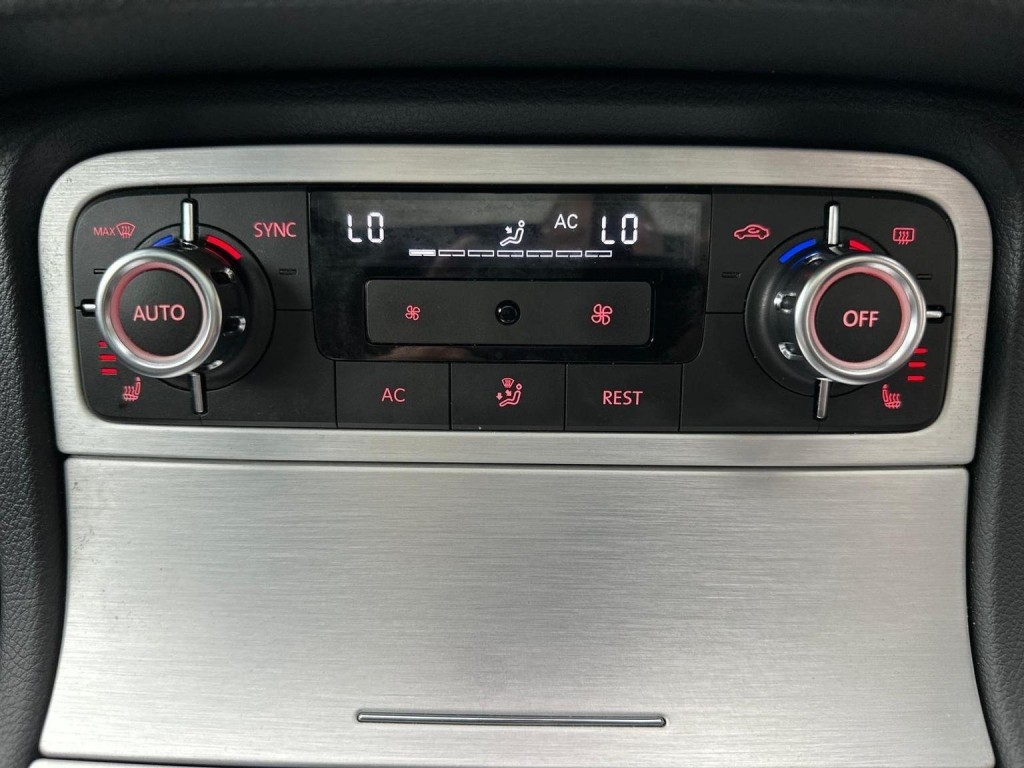 VOLKSWAGEN TOUAREG 3.0 TDI V6 BlueMotion Tech Altitude Tiptronic 4WD Euro 5 (s/s) 5dr 2013