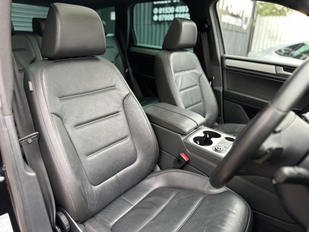 VOLKSWAGEN TOUAREG 3.0 TDI V6 BlueMotion Tech Altitude Tiptronic 4WD Euro 5 (s/s) 5dr 2013