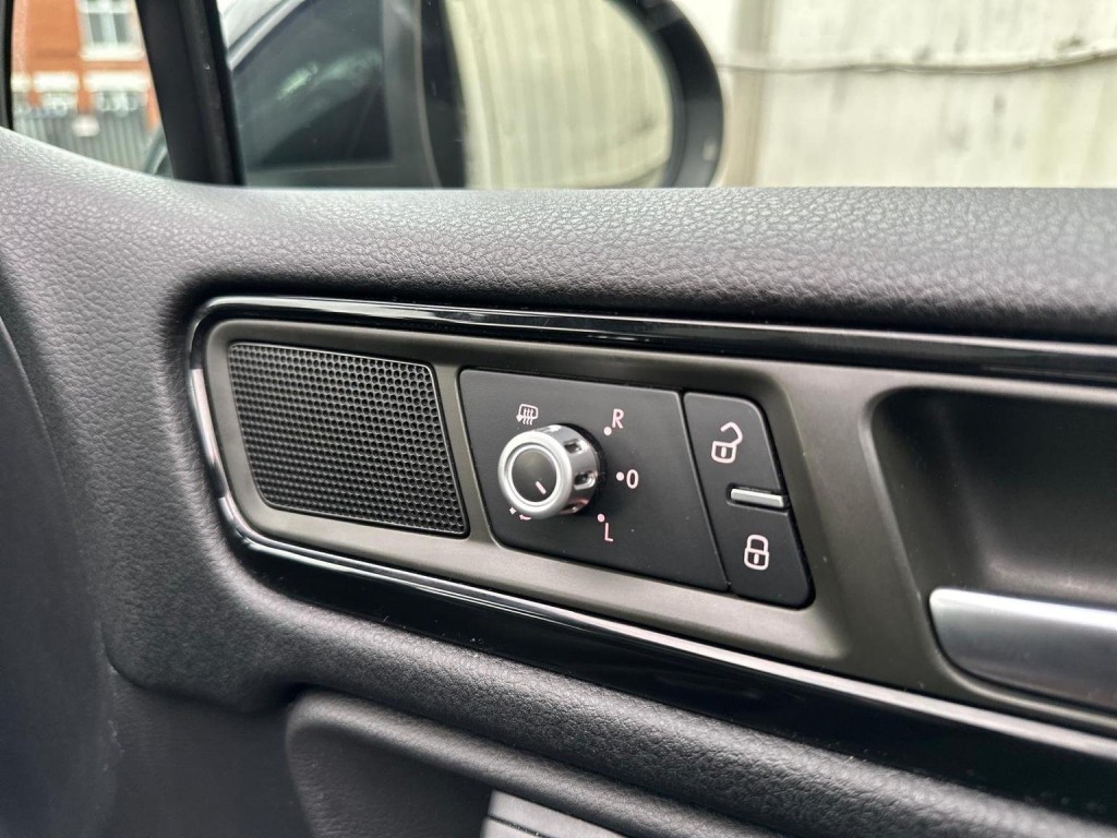 VOLKSWAGEN TOUAREG 3.0 TDI V6 BlueMotion Tech Altitude Tiptronic 4WD Euro 5 (s/s) 5dr 2013