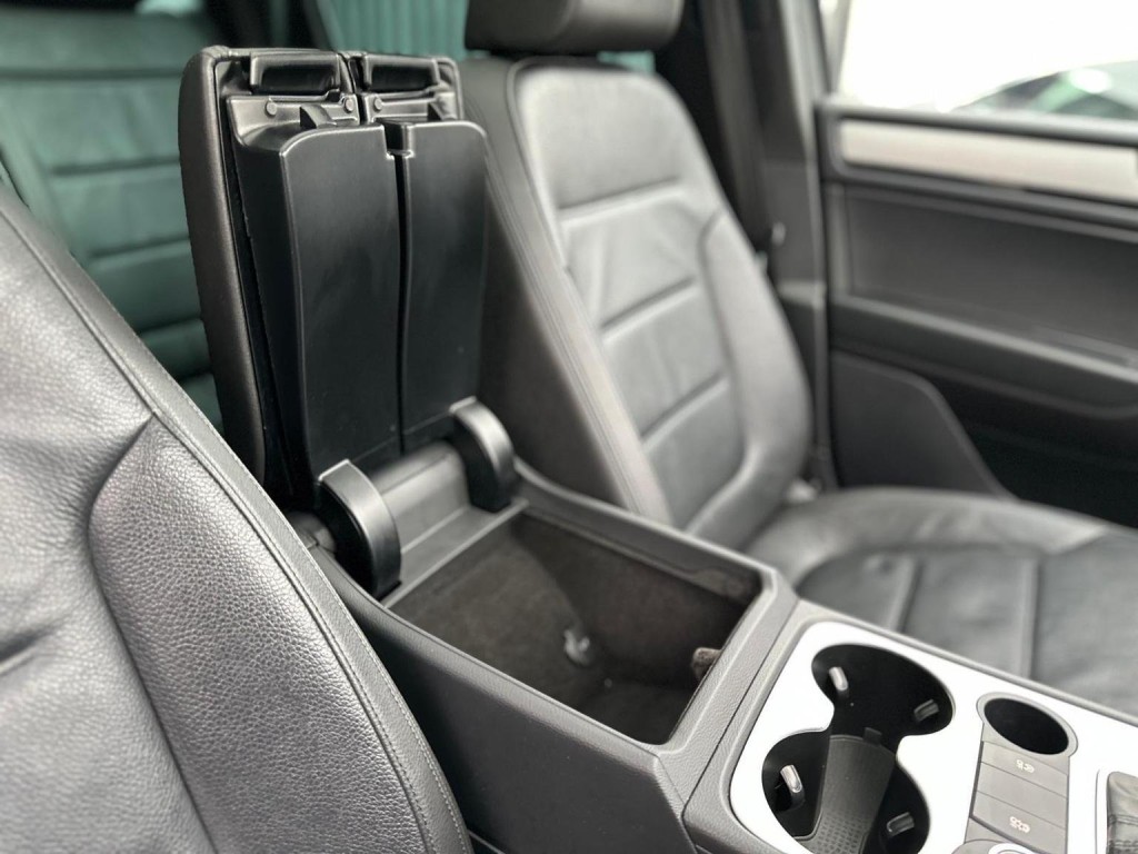 VOLKSWAGEN TOUAREG 3.0 TDI V6 BlueMotion Tech Altitude Tiptronic 4WD Euro 5 (s/s) 5dr 2013