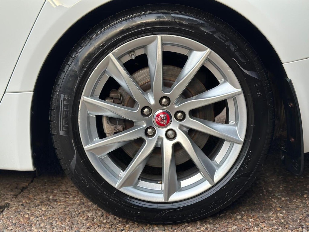 JAGUAR XF 3.0d V6 Premium Luxury Auto Euro 5 (s/s) 4dr 2014