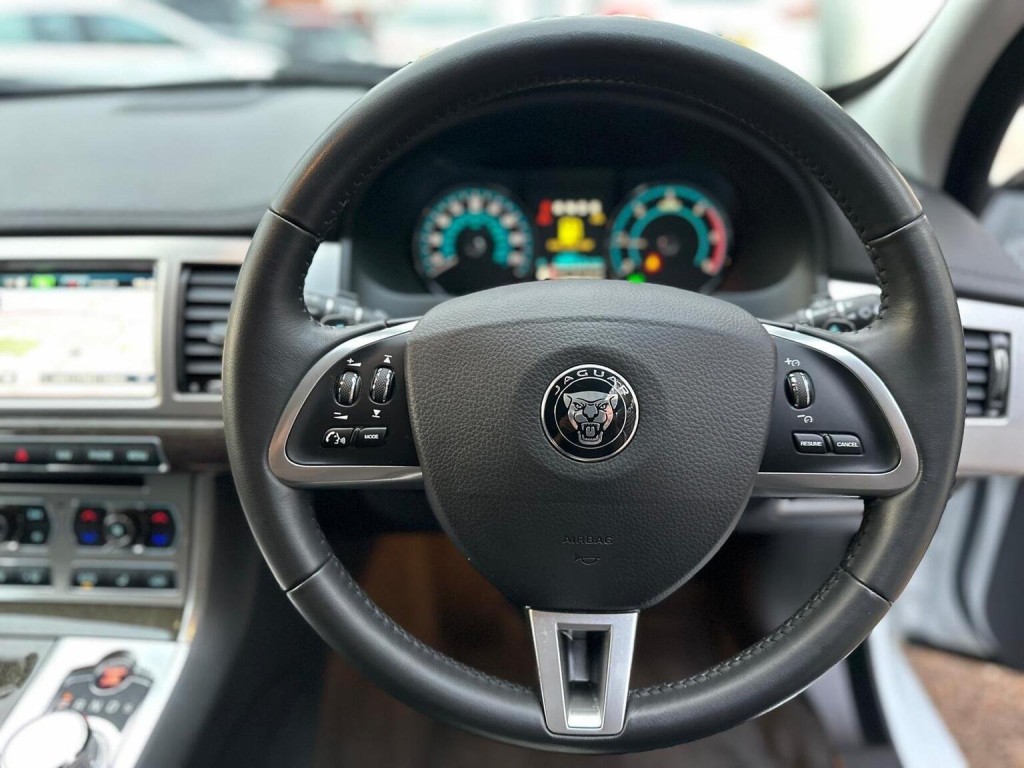 JAGUAR XF 3.0d V6 Premium Luxury Auto Euro 5 (s/s) 4dr 2014