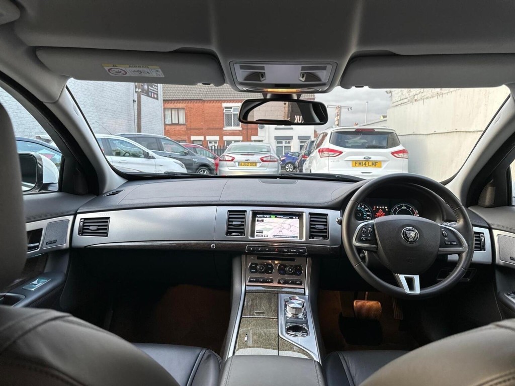 JAGUAR XF 3.0d V6 Premium Luxury Auto Euro 5 (s/s) 4dr 2014