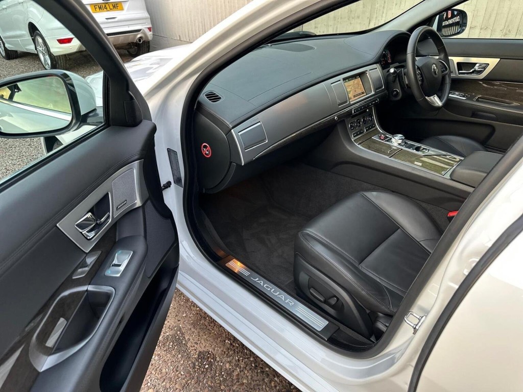 JAGUAR XF 3.0d V6 Premium Luxury Auto Euro 5 (s/s) 4dr 2014
