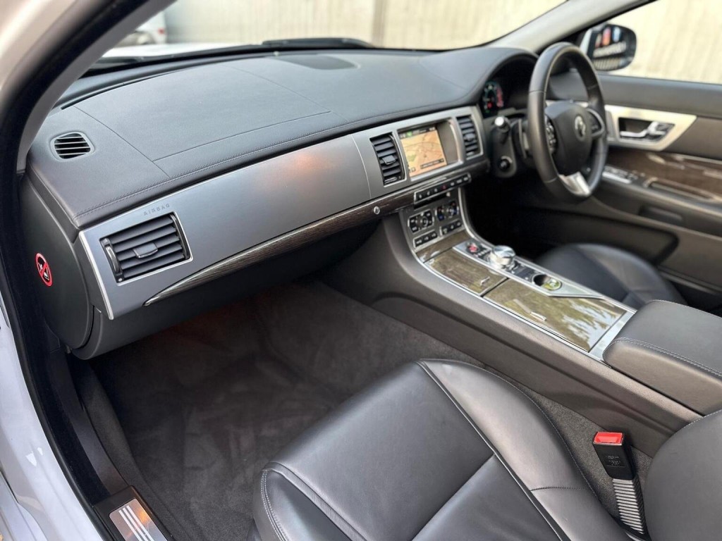 JAGUAR XF 3.0d V6 Premium Luxury Auto Euro 5 (s/s) 4dr 2014