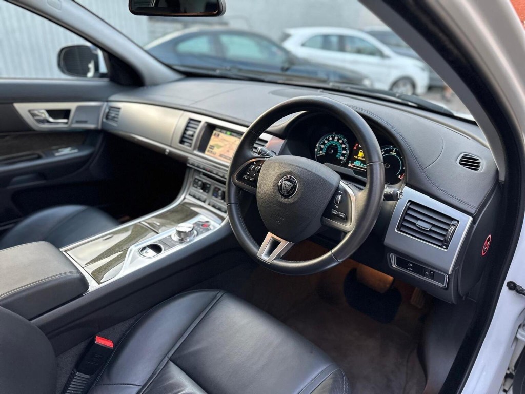 JAGUAR XF 3.0d V6 Premium Luxury Auto Euro 5 (s/s) 4dr 2014