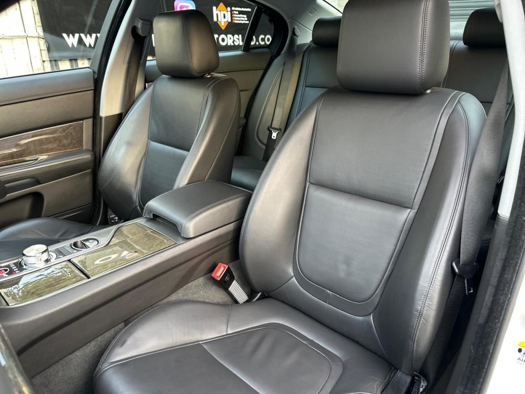 JAGUAR XF 3.0d V6 Premium Luxury Auto Euro 5 (s/s) 4dr 2014