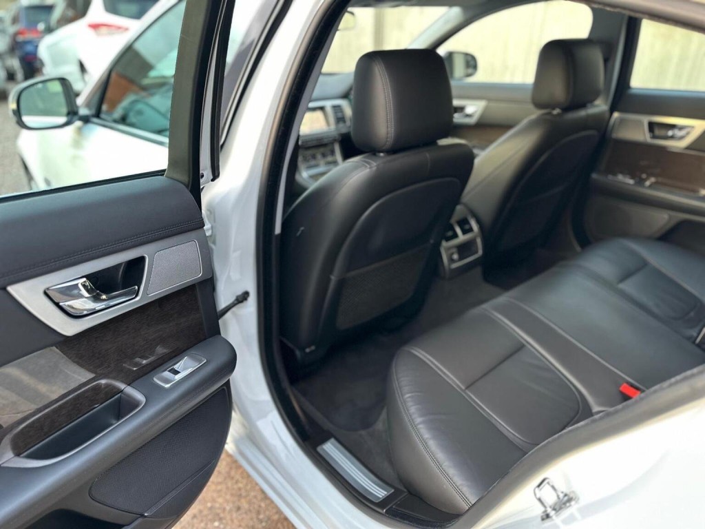 JAGUAR XF 3.0d V6 Premium Luxury Auto Euro 5 (s/s) 4dr 2014