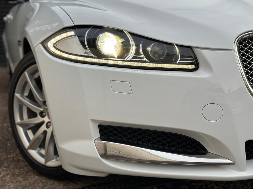 JAGUAR XF 3.0d V6 Premium Luxury Auto Euro 5 (s/s) 4dr 2014