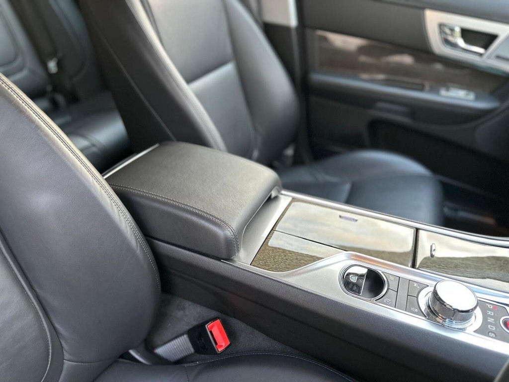 JAGUAR XF 3.0d V6 Premium Luxury Auto Euro 5 (s/s) 4dr 2014