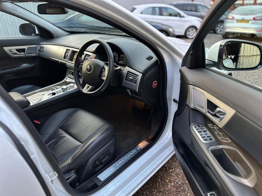 JAGUAR XF 3.0d V6 Premium Luxury Auto Euro 5 (s/s) 4dr 2014