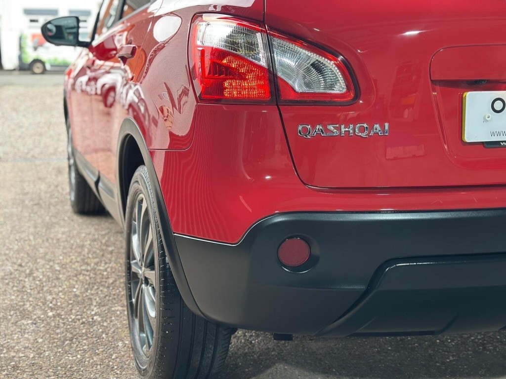 NISSAN QASHQAI 1.6 n-tec+ CVT 2WD Euro 5 5dr 2013