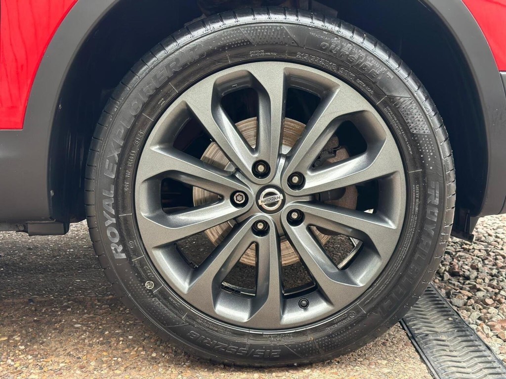 NISSAN QASHQAI 1.6 n-tec+ CVT 2WD Euro 5 5dr 2013