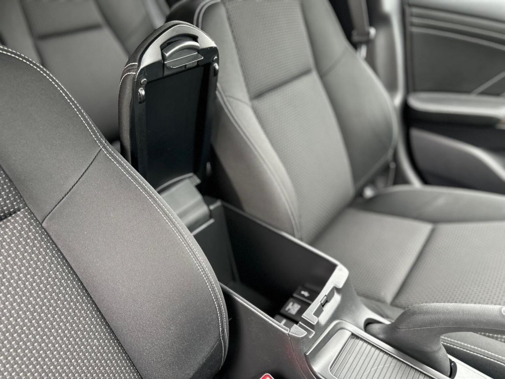 HONDA CIVIC 1.8 i-VTEC SE Plus (Navi) Euro 6 (s/s) 5dr 2017