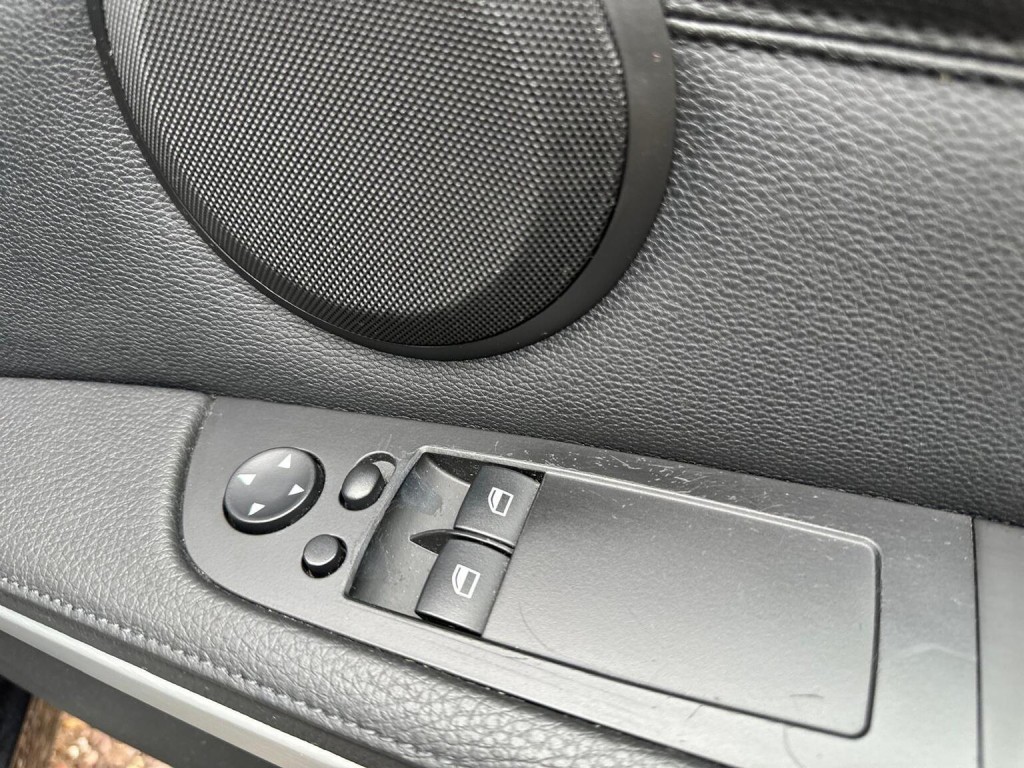 BMW 3 SERIES 3.0 330i M Sport Steptronic Euro 5 2dr 2010