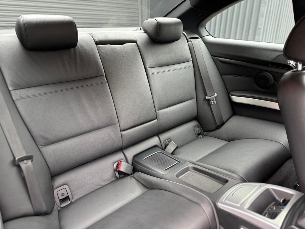 BMW 3 SERIES 3.0 330i M Sport Steptronic Euro 5 2dr 2010