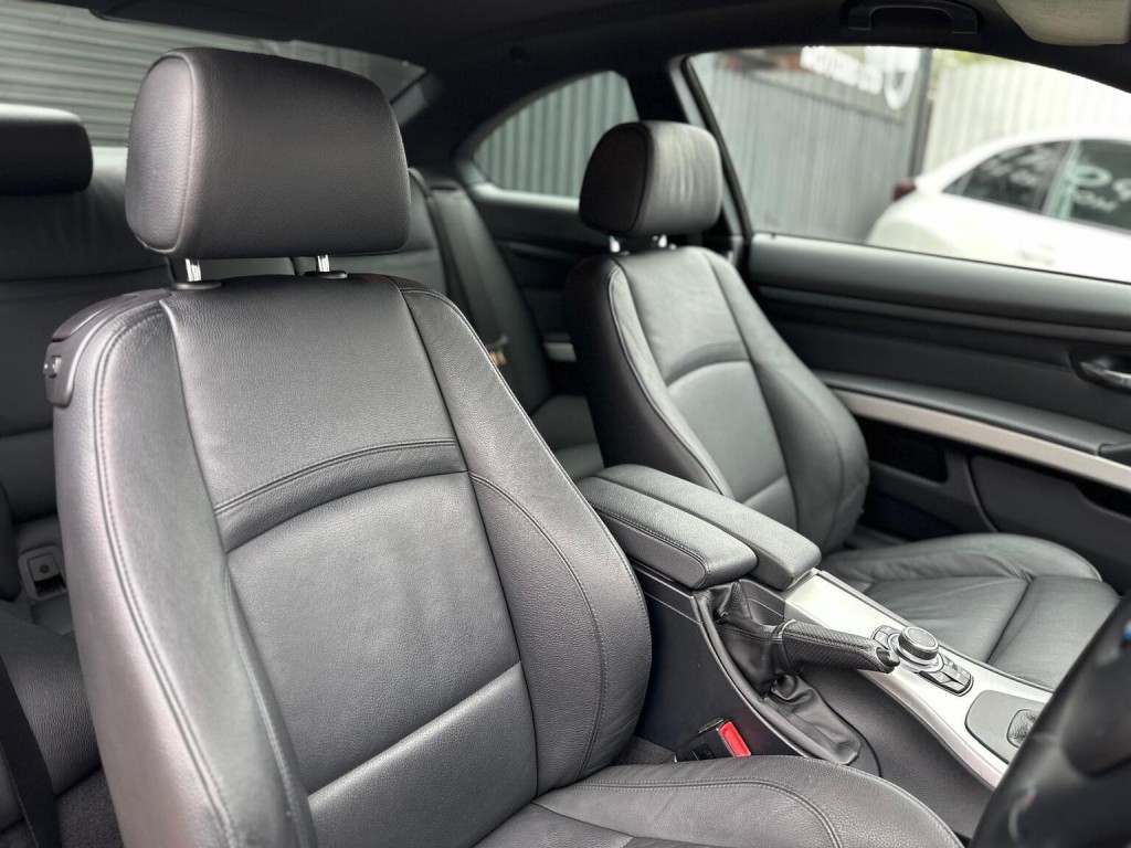 BMW 3 SERIES 3.0 330i M Sport Steptronic Euro 5 2dr 2010