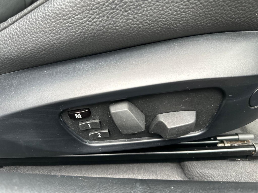 BMW 3 SERIES 3.0 330i M Sport Steptronic Euro 5 2dr 2010