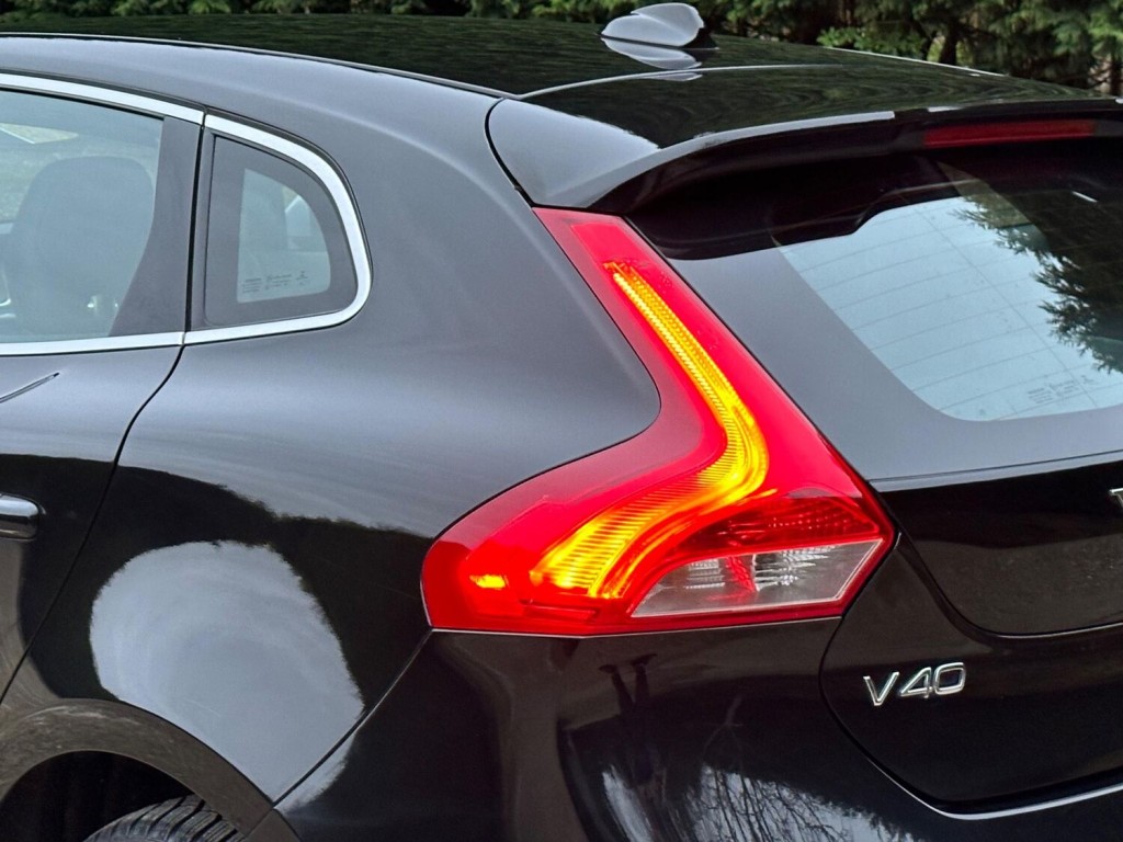 VOLVO V40
