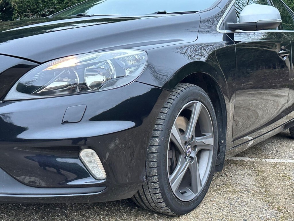 View VOLVO V40 2.0 D3 R-Design Nav Auto Euro 6 (s/s) 5dr