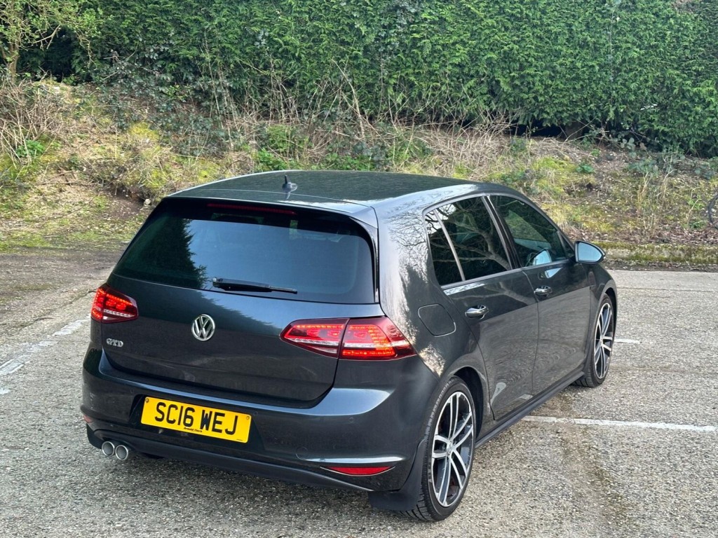 VOLKSWAGEN GOLF