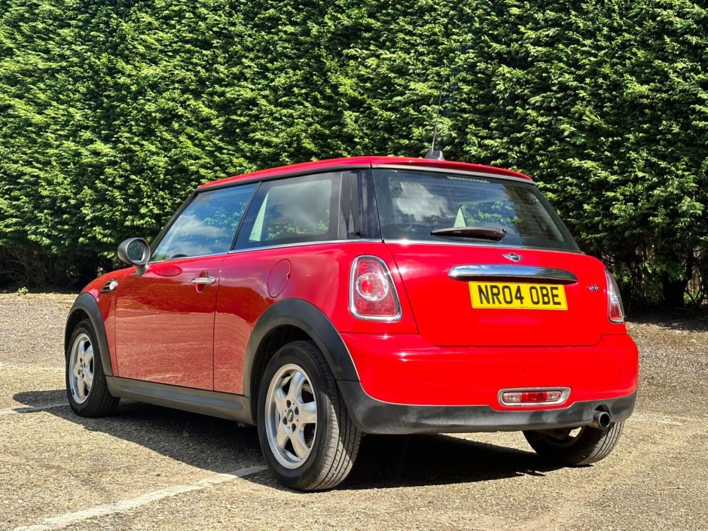MINI HATCH