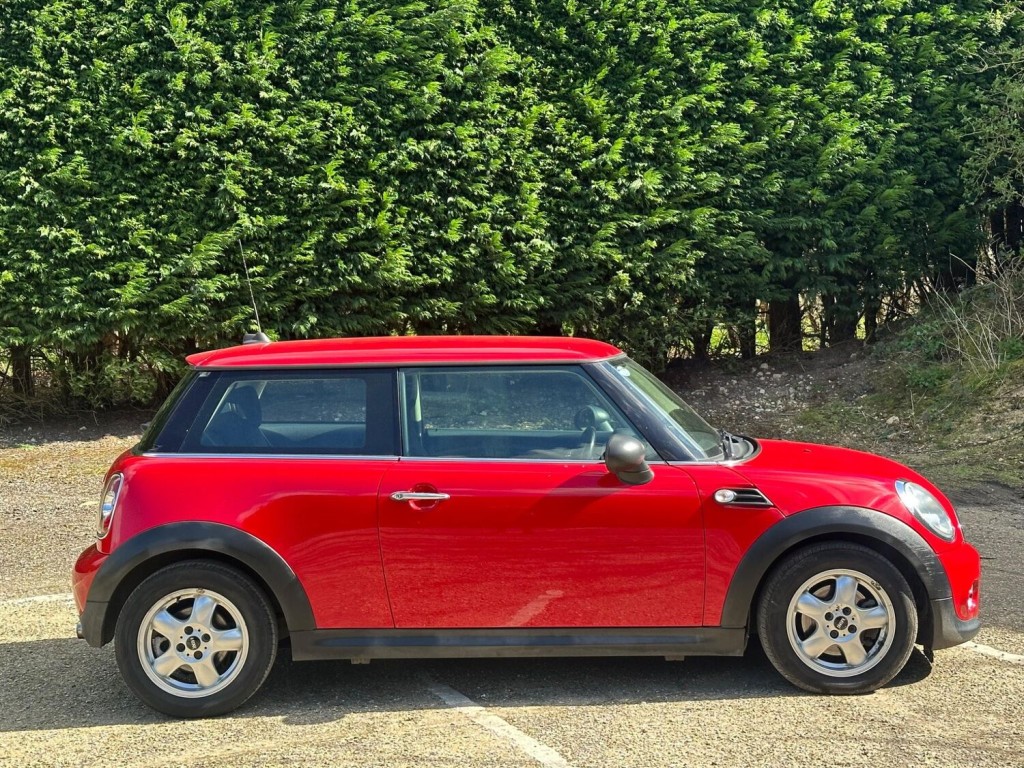 MINI HATCH