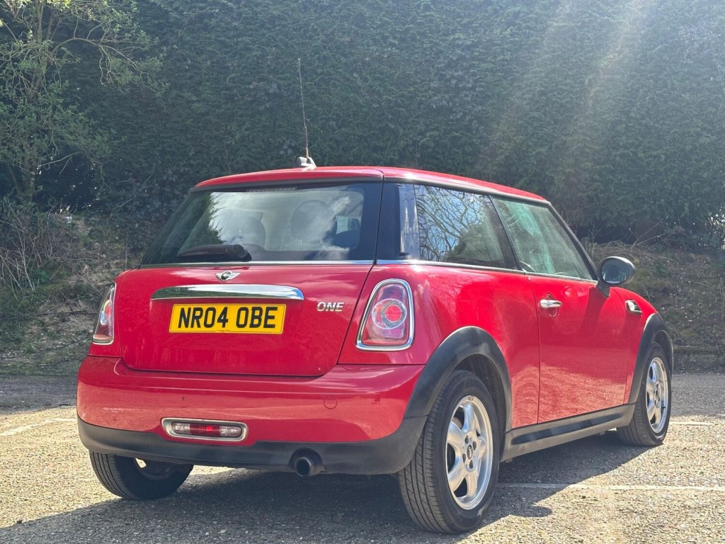 MINI HATCH