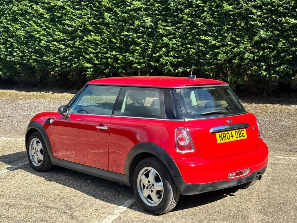 MINI HATCH