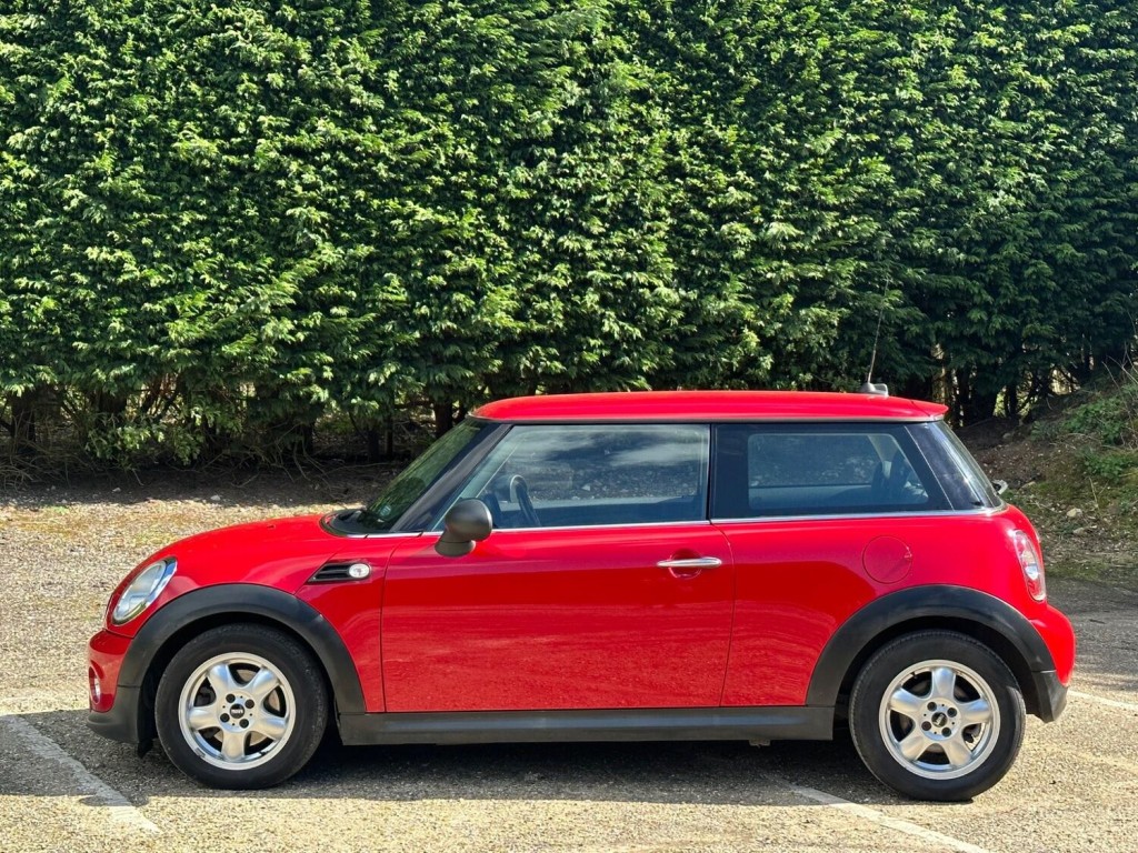 MINI HATCH