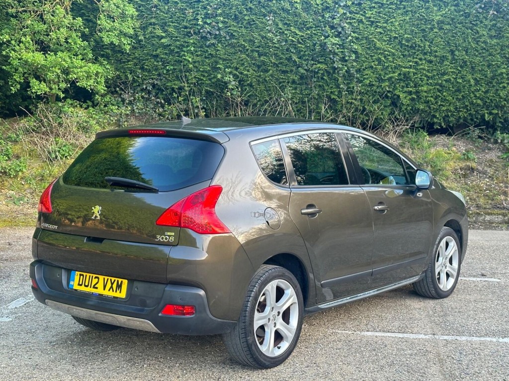 PEUGEOT 3008