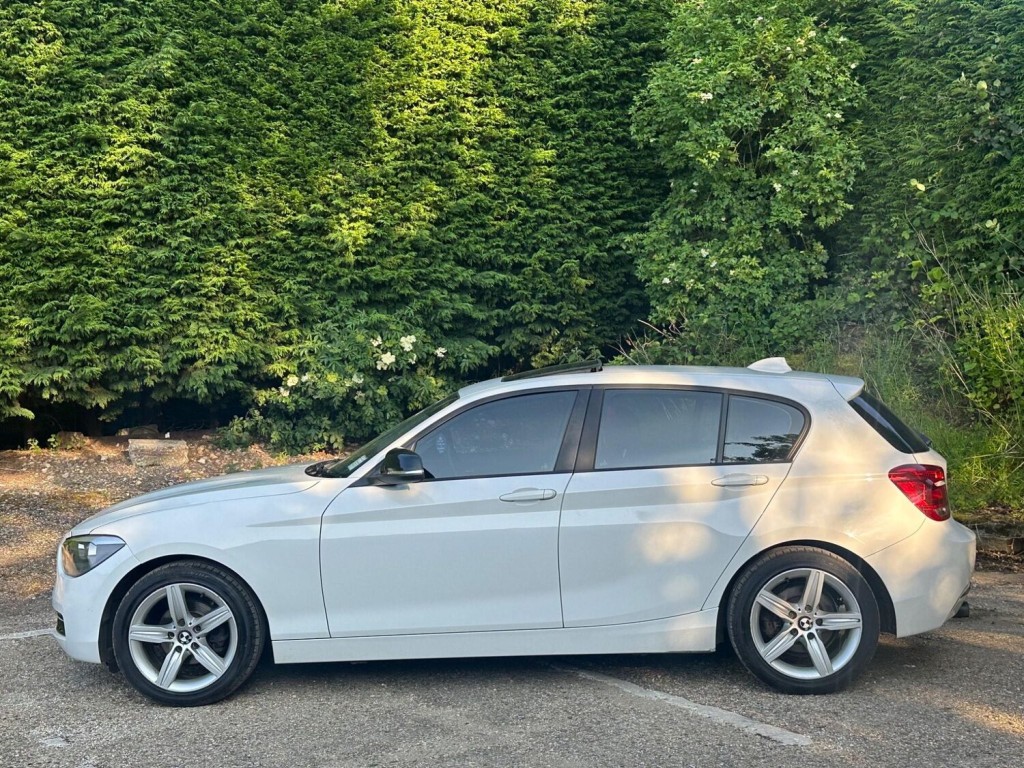 BMW 1 SERIES